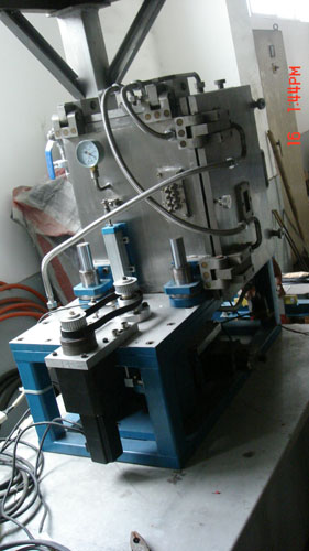 第一(yī)代同步(bù)輻射爐(lú)